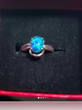 Vintage vibrant blue opal with a 925 sterling silver band… BEAUTIFUL COLOR😍